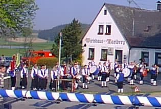 Maibaum 2000 mit Spielmannszug Selb
